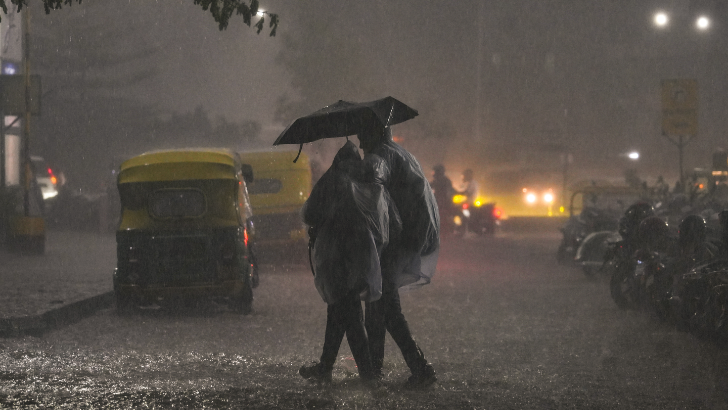 https://www.salarnews.in/public/uploads/images/newsimages/maannewsimage29052026_211320_Bangalore rain .png
